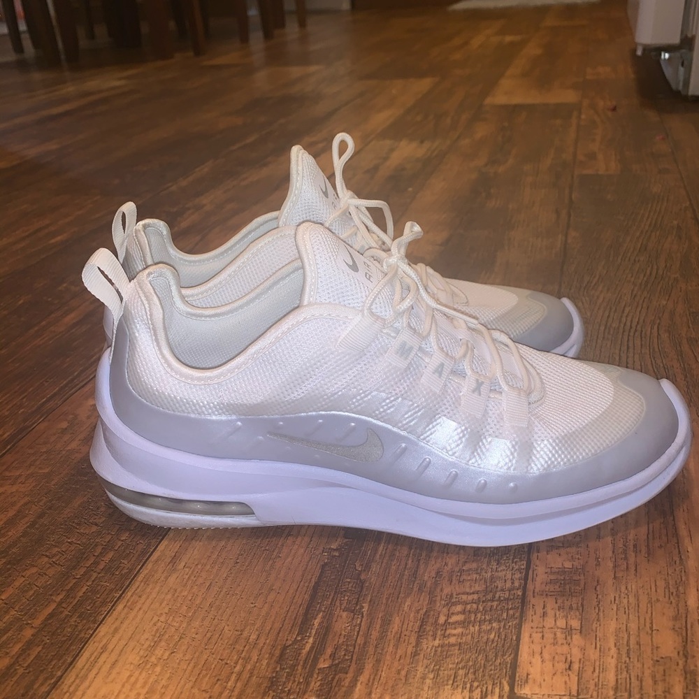 NIKE AIR MAX Axis Preminum